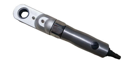 Un lado del penumático de la punta de la cómoda utilizando aire comprimido para rectificar las puntas de electrodos