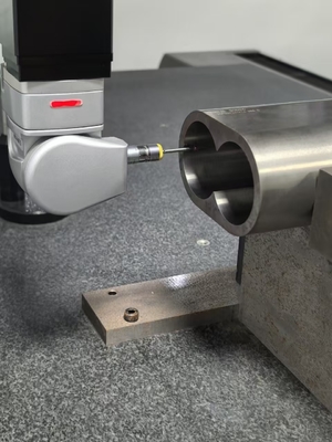 Revestimiento de barril de tornillo bimetálico resistente al desgaste para la máquina de moldeo por inyección Extrusor de plástico