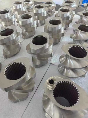 Elementos de tornillo bimetales para máquinas de moldeo por inyección de plástico pequeño