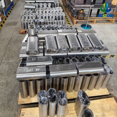 Forro de barril compuesto de níquel cromo tungsteno de alto rendimiento para extrusora de tornillos gemelos con resistencia a la temperatura de 600 °C y dureza HRC 58-62