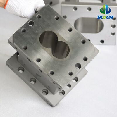 Barril de doble tornillo de aleación de níquel de alta precisión con resistencia al desgaste para la producción de PEEK PET PBT PA