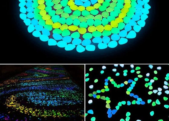Guijarros luminescentes que brillan intensamente plásticos de los pavimentos concretos