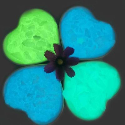 El resplandor de la grava empiedra los materiales luminescentes para la decoración del camino