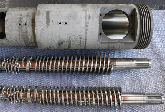 Tornillo gemelo cónico bimetálico de SKD para el tubo del drenaje del abastecimiento de agua de UPVC